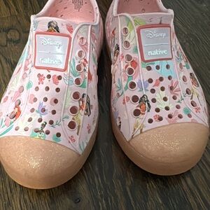 Native Kids Pink Floral Disney Water Shoes